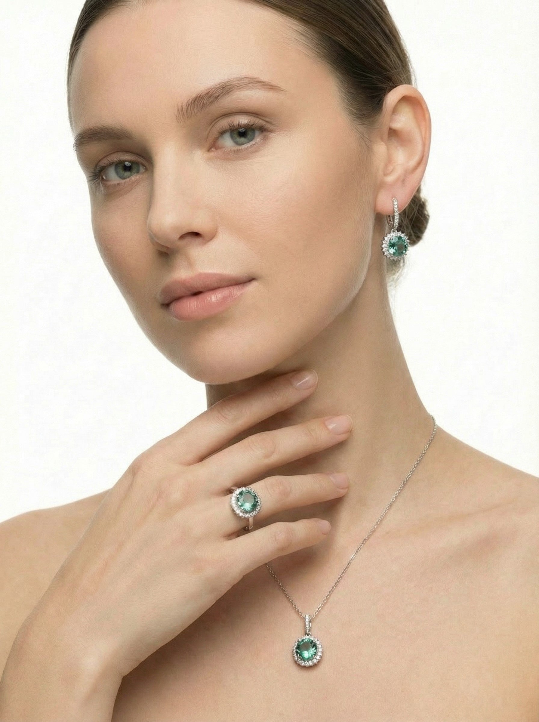 Parure Saphir Vert — Boucles, Bague & Collier Pendentif en Argent Rhodié