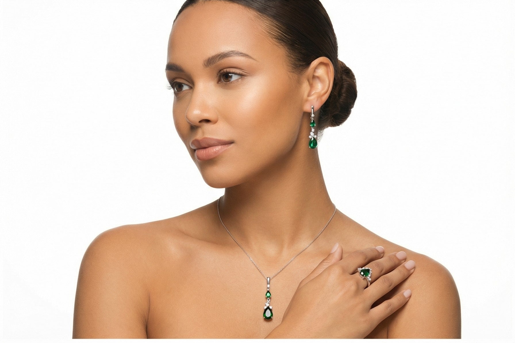 Trio Émeraude — Boucles, Bague & Pendentif en Argent Rhodié