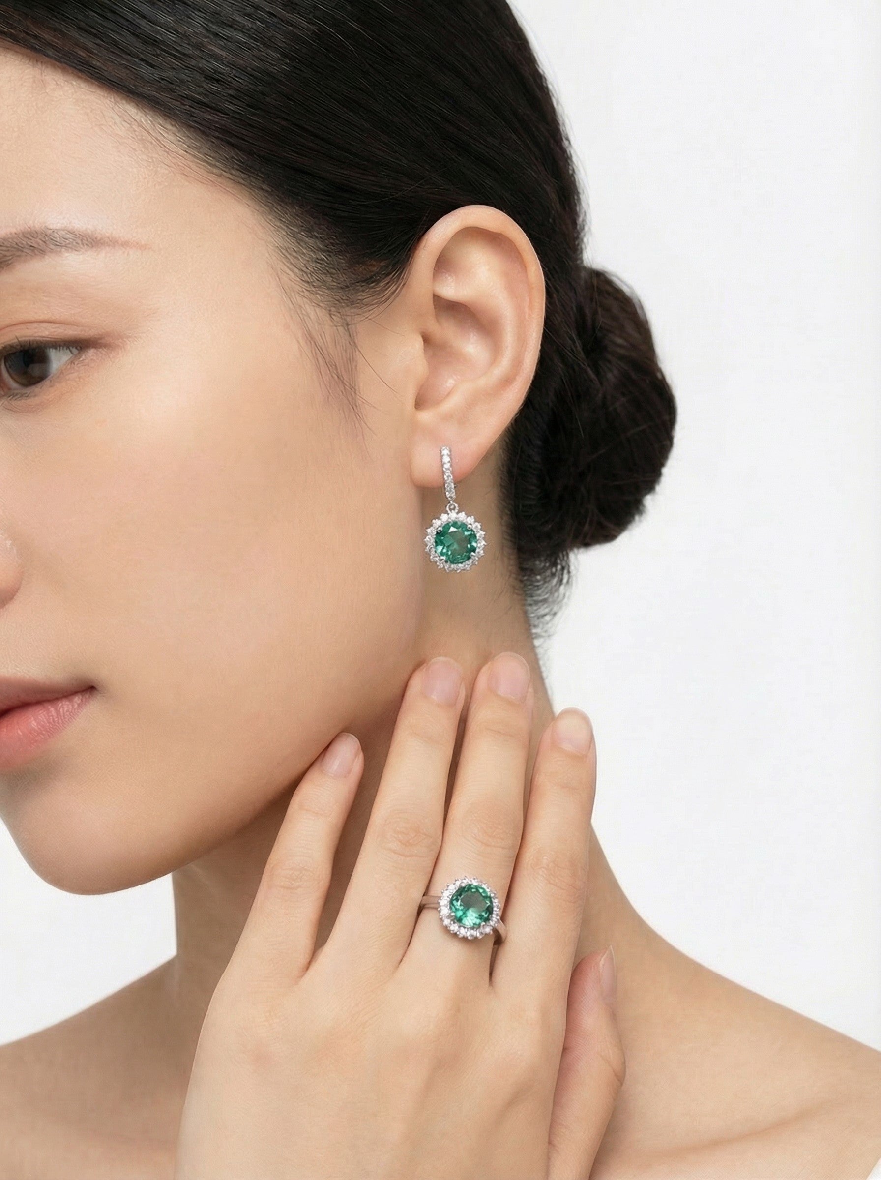 Parure Saphir Vert — Boucles, Bague & Collier Pendentif en Argent Rhodié