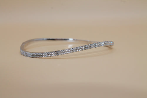 Bracelet Élégant en Argent avec Détails Brillants