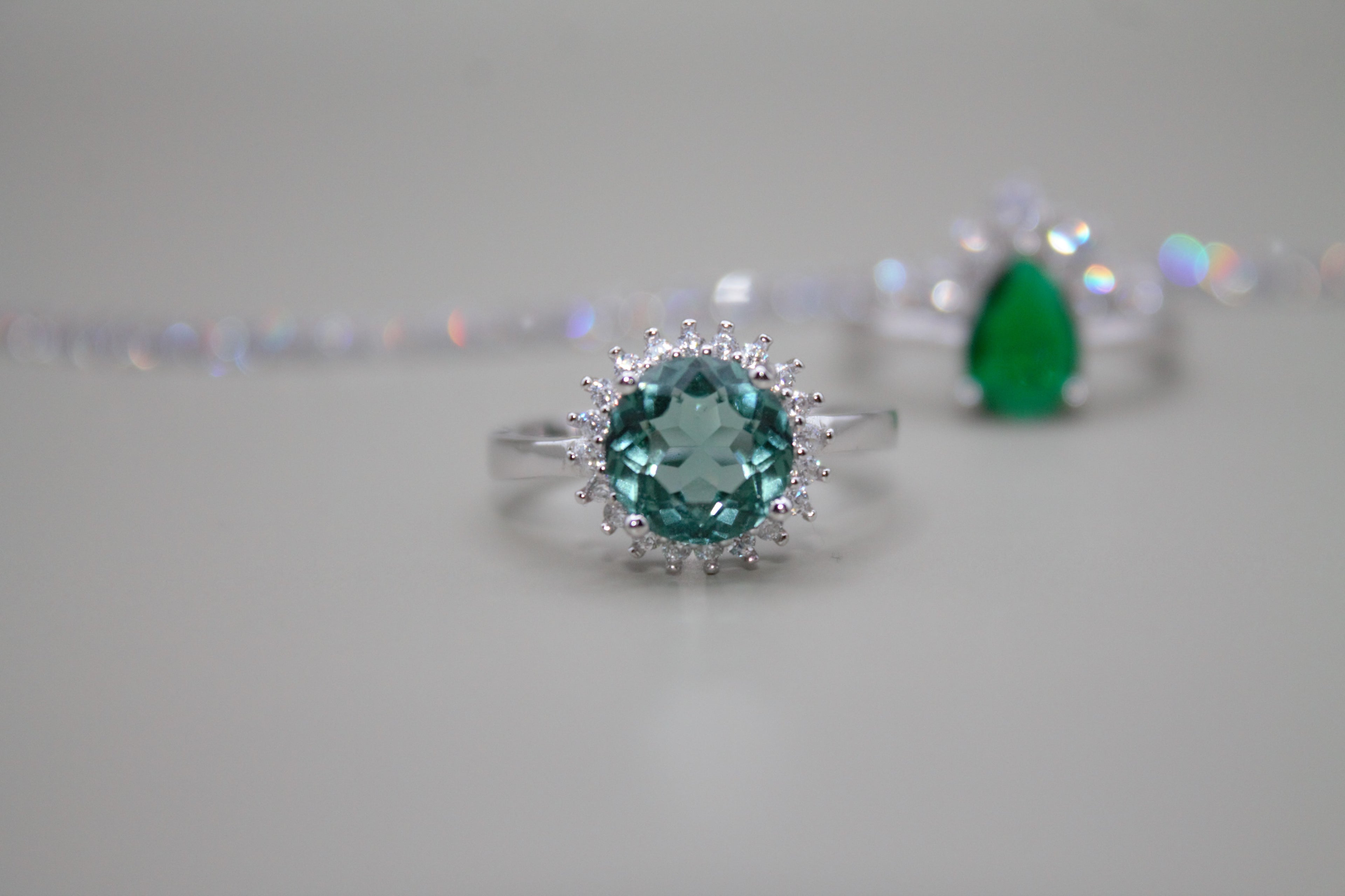 Parure Saphir Vert — Boucles, Bague & Collier Pendentif en Argent Rhodié