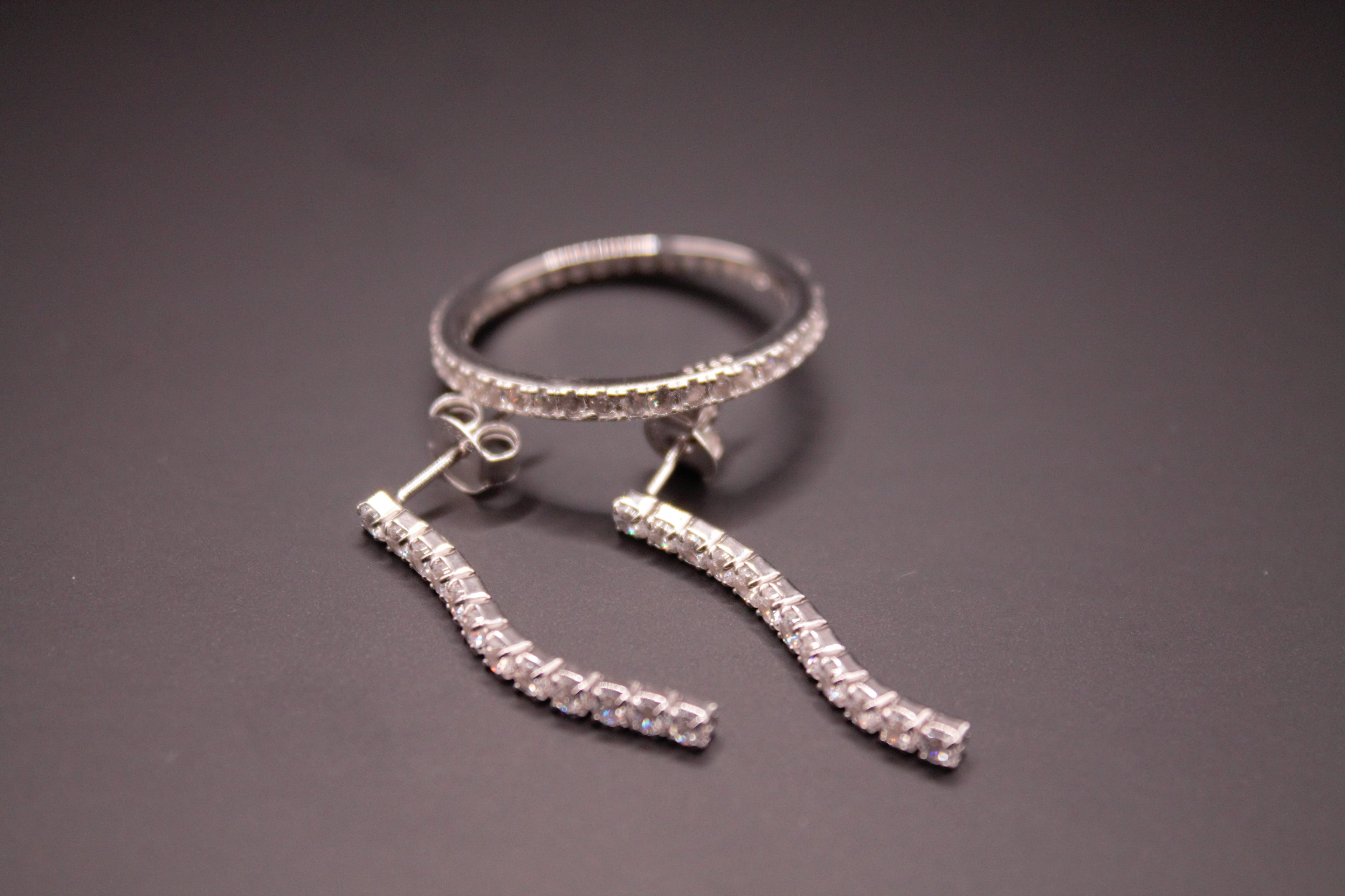 Duo Élégance Lignée — Boucles & Pendentif en Argent Rhodié et Zircon