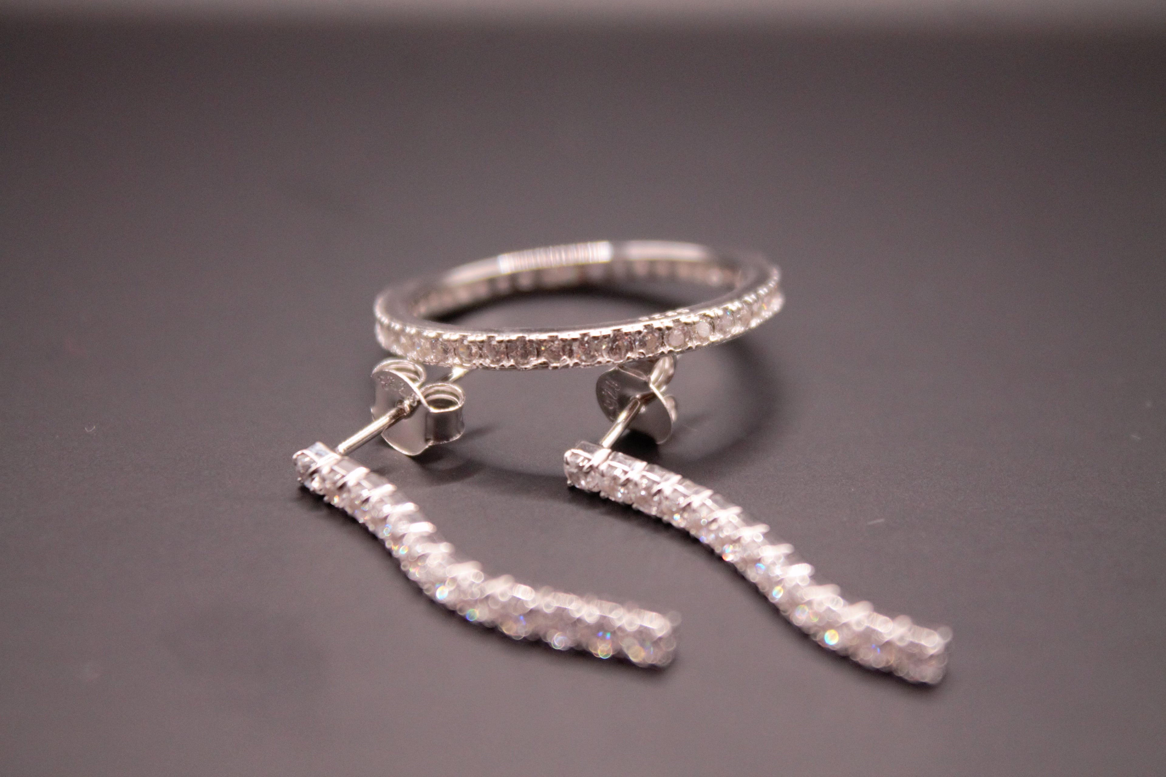 Duo Élégance Lignée — Boucles & Pendentif en Argent Rhodié et Zircon