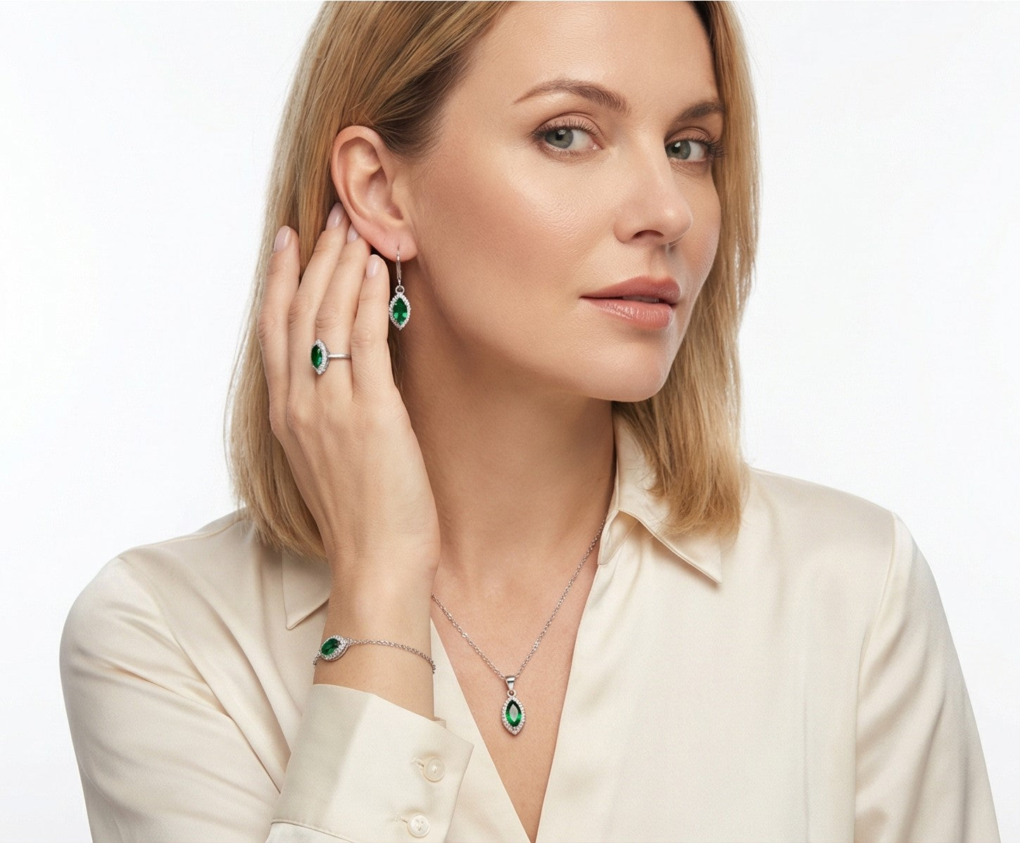 Parure Émeraude — Boucles, Bague, Gourmette & Pendentif en Argent Rhodié